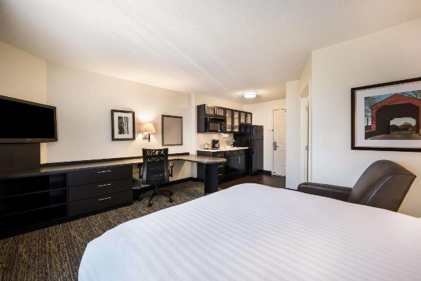 Sonesta Simply Suites Chicago Libertyville image 4