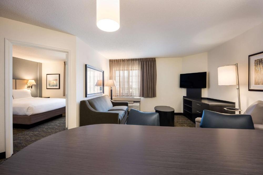 Sonesta Simply Suites Chicago Libertyville